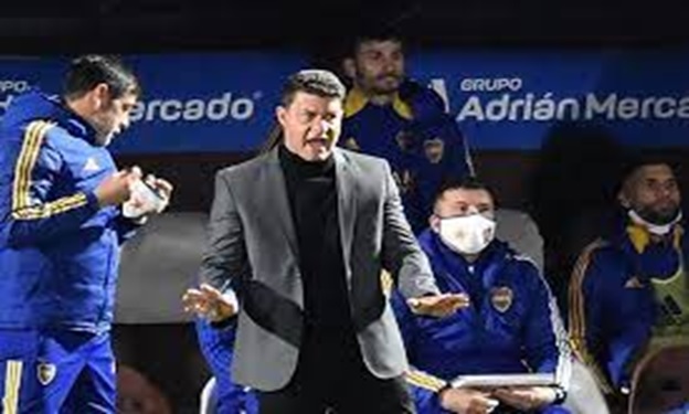 El entrenador xeneize recupera jugadores clave para enfrentar a Argentinos el miércoles.