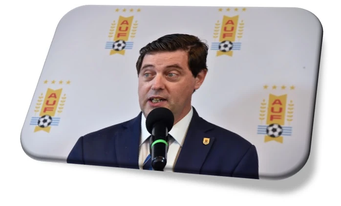 Ignacio Alonso, presidente de la AUF, durante una rueda de prensa, en Montevideo. El directivo apoya la idea de que Peñarol y Nacional se sumen en un futuro al campeonato gaúcho de Brasil (EFE/Federico Gutiérrez)