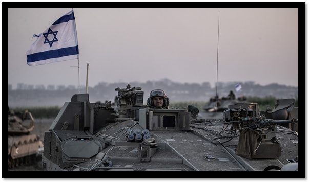 Tanques israelíes se mueven cerca de la frontera con Gaza.