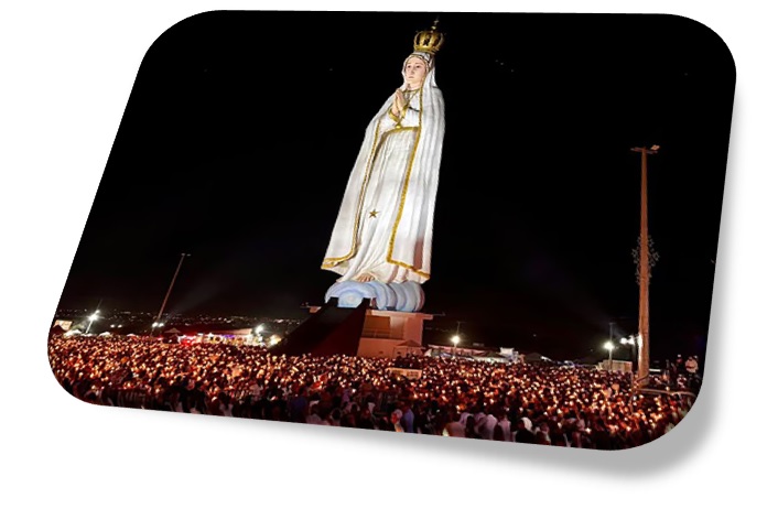 El monumento, dedicado a Nuestra Señora de Fátima, alcanza los 54 metros de altura.