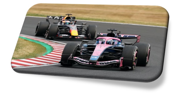 Pierre Gasly y Max Verstappen lucharon durante varias vueltas del GP de Japón (REUTERS/Issei Kato)