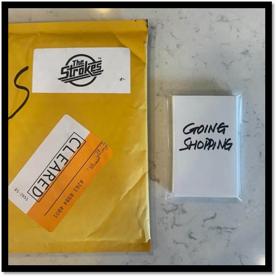 El paquete que recibieron algunos fans privilegiados de The Strokes.