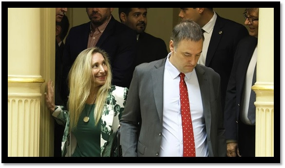 Karina analiza exiliar a Adorni y le buscan un consulado para evitar el Senado :: Asdigitalnews
