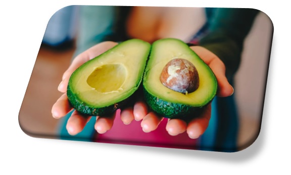 Los aguacates tienen alto contenido de luteína que favorece la función visual y cognitiva a lo largo de la vida.
