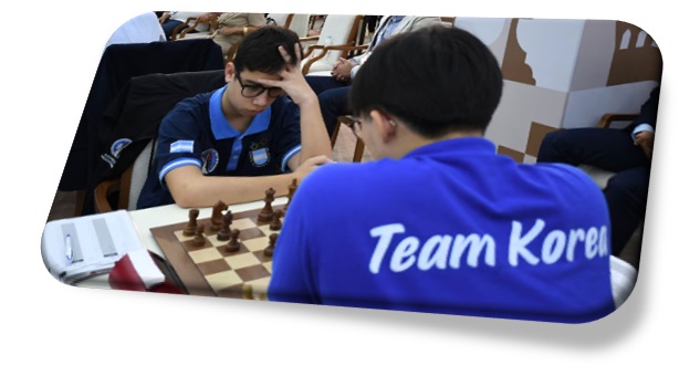 Faustino Oro en su partida frente al Maestro Internacional Jun Hyeok Lee (2401)